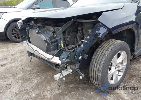 2021 Toyota Rav4 Xle z USA, uszkodzony, nr VIN 2T3P1RFV7MW154418